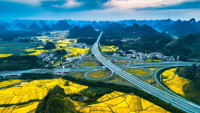 靖西合那高速公路称赞为"世界最美高速公路".